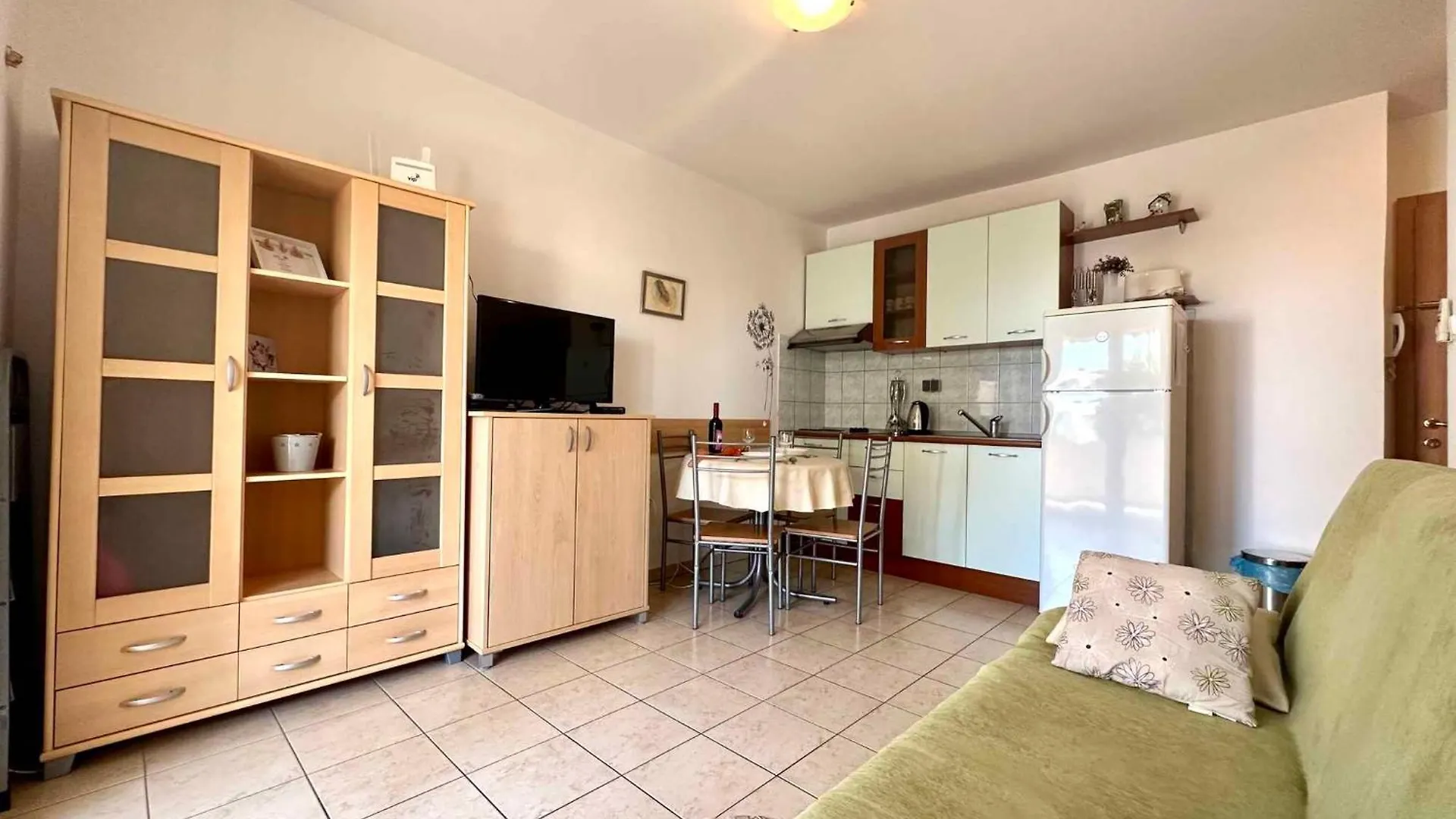Apartment In Dramalj 45736 0*,